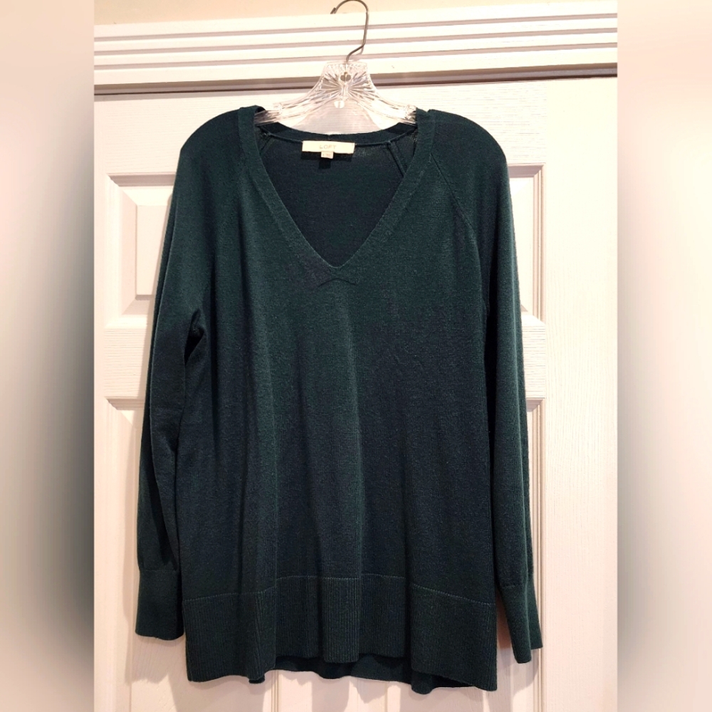 LOFT green vneck sweater size L